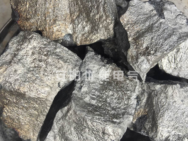What are the refractory materials for electric arc furnace?