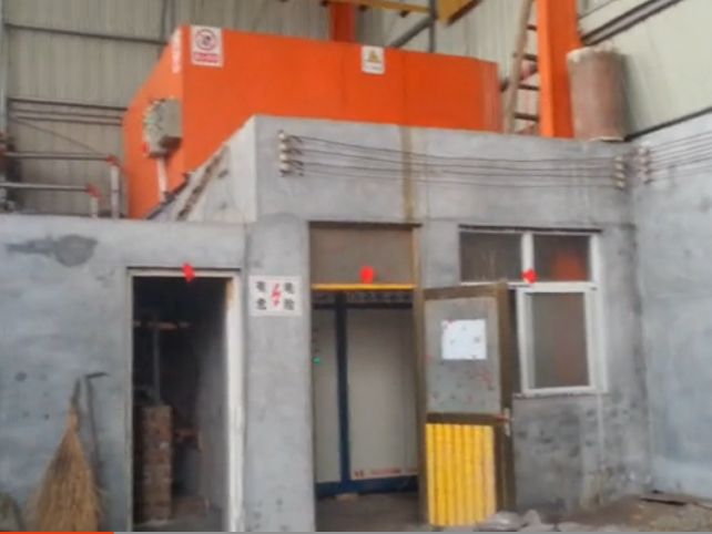 Video of intermediate frequency furnace smelting site