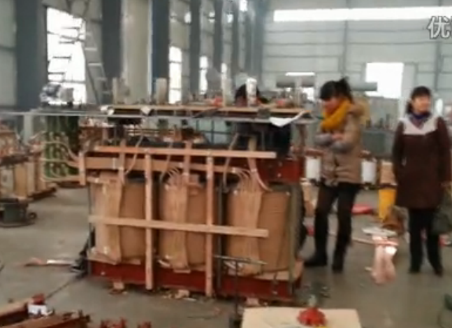 Video of intermediate frequency furnace smelting site