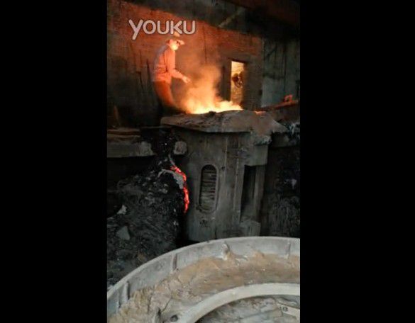 Video of intermediate frequency furnace smelting site