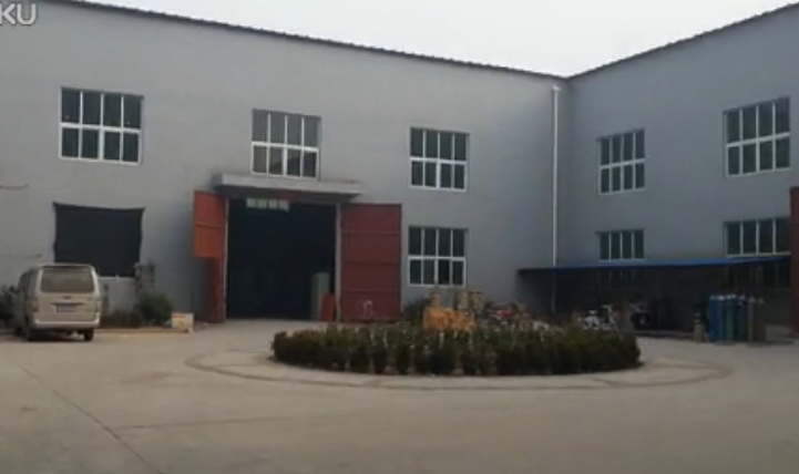 Video of intermediate frequency furnace smelting site