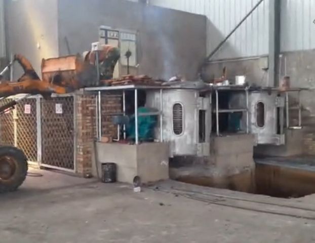 Video of intermediate frequency furnace smelting site